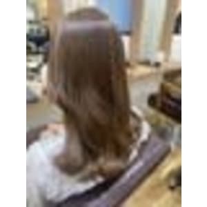 【くびれヘア×ベージュカラー】