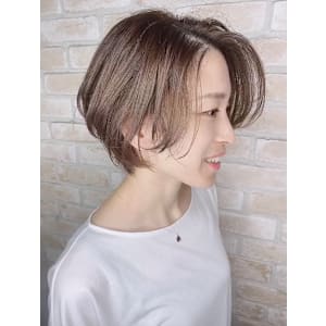 神戸ショートボブ・神戸ボブ白髪ぼかし・小顔ボブ・小顔ショート