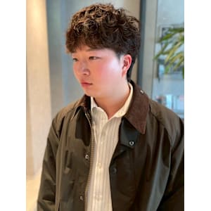 波巻きスパイラルパーマ ゆるめ 眉カット メンズパーマ