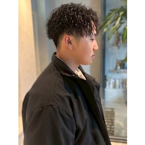 ツイストスパイラルパーマ ツーブロック センターパート 束感