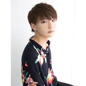 ショートに合うオリーブブラウンカラーです。