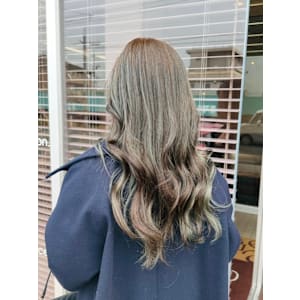 マットなハイライトで人とは違うカラーに？