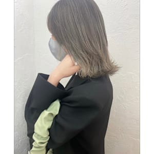 バレイヤージュ風ハイライトカラー×ボブ