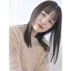 ミディアムヘア透明感カラーフルバング似合わせカット20代