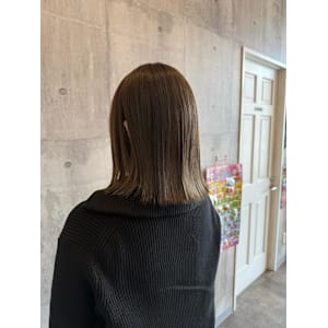 オリーブベージュ