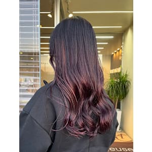 主張しすぎないカラーで大人可愛いを！