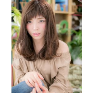 斜めバングの大人かわいいオン眉ストカール　韓国風巻き