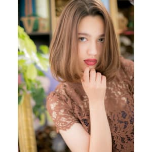 センターパートテラコッタ小顔ワンレンボブ　細めハイライト