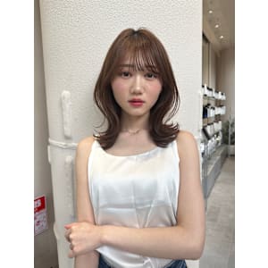 外ハネくびれミディアム