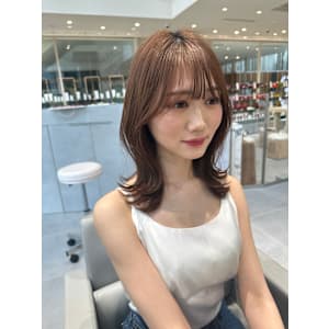 外ハネくびれミディアム