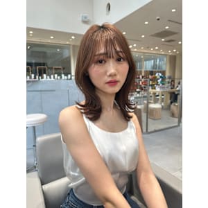 外ハネくびれミディアム