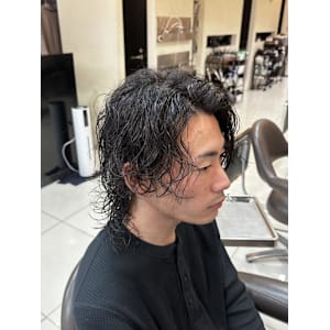 毛流れセンターパート無造作パーマツーブロック刈り上げ