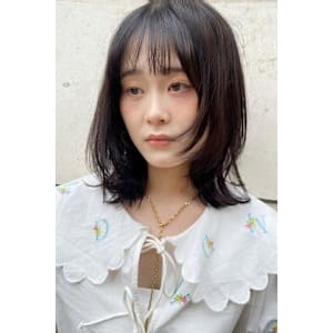 くびれレイヤー/ミディアム/艶ブラック／黒髪/くびれヘア