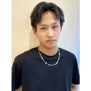 センターパート/ツーブロック/アッシュブラック／ウルフカット