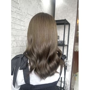 ブリーチなし透明感オリーブベージュカラーミディアムレイヤー - prize 池袋【プライズ】池袋西口店【プライズ イケブクロ イケブクロニシグチテン】掲載中