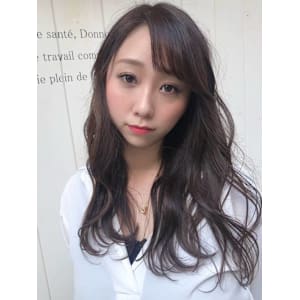 透明感カラーで叶えるトレンドの艶髪に