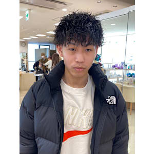 ツイストスパイラル波巻きシャドウメンズパーマ東京銀座有楽町 - Charm by KENJE【シャルム　バイ　ケンジ】掲載中