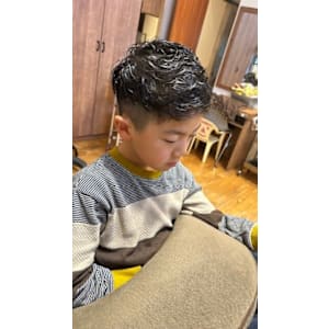 キッズでもパーマかけれます！