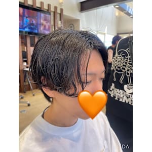 大人の雰囲気がでるゆるいパーマスタイル