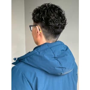 刈り上げツーブロックマッシュ スパイラルパーマ 爽やか黒髪 