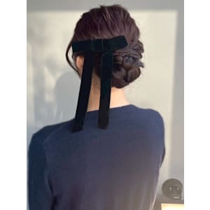 お呼ばれアレンジ アップスタイル ベロアリボン 編み込み団子