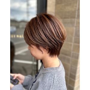 大人ショートボブ×ハイライト