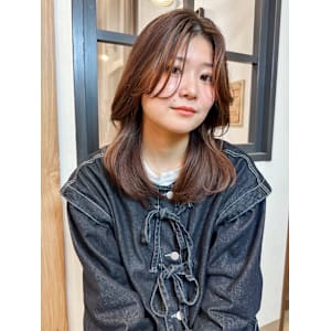 艶ブラウンで魅せる小顔セミレイヤー