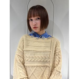 ぱつっとラインが際立つ美人ストレートボブ