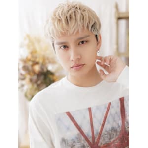 ブリーチデザイン波打ちパーマ金髪マッシュ　サーフカール - COVER HAIR bliss 【カバー ヘア ブリス】川口/ららテラス川口東口駅前店【カバー ヘア ブリス カワグチララテラスカワグチヒガシグチエキマエテン】掲載中