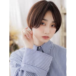 小顔補正カットうざバング透明感丸みショート　くすみベージュ