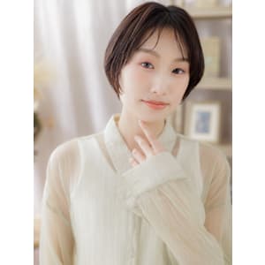 ナチュラルヘルシースタイル前髪なしショート　フェザーショート