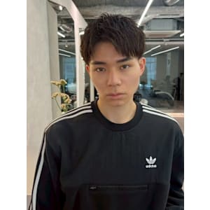 横浜メンズカット刈り上げマッシュ黒髪スパイキーショート黒髪