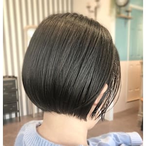 丸みがかわいいショートボブ