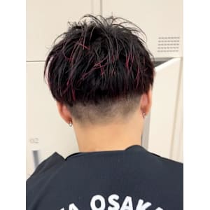 ～派手すぎない個性派赤メッシュ～