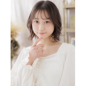 透けバングフェザーパーマゆるふわボブディ　くすみベージュ