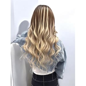 エクステでバレイヤージュ風仕上げ