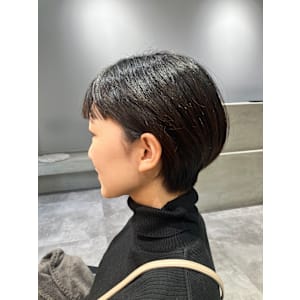 黒髪×ショート