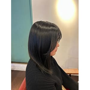 暗めグレージュ