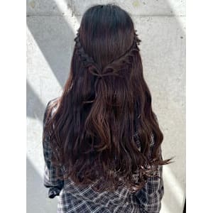 ヘアセット ダウンスタイル 三つ編み リボン 蝶々結び