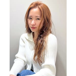 オレンジベージュ センターパート 韓国風 ウェーブ巻き