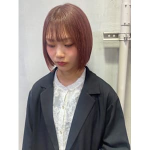 ピンクベージュ くすみカラー ハイトーンボブ 20代 艶感