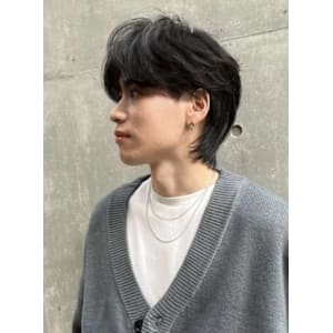 センターパートウルフ