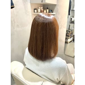 ミディアムボブ　ストレートヘア