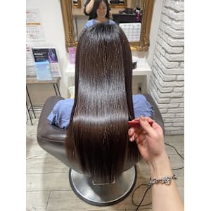 梅雨にも負けない透明感艶ヘアー