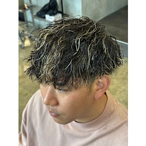 メンズマッシュカットツイストスパイラルパーマハイライトカラー