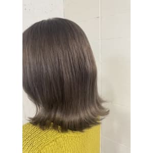 マットベージュ×外ハネ