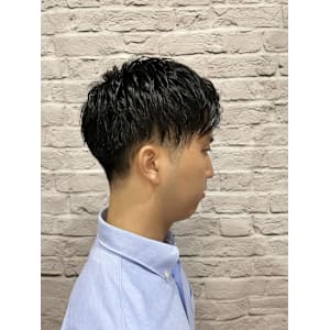 ツーブロックナチュラルアップバングショート