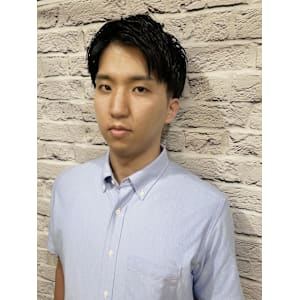 ツーブロックナチュラルアップバングショート