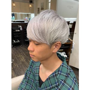 ホワイトカラーで目立とう！！