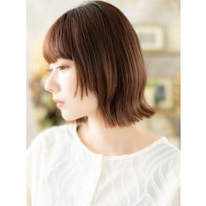 ぱっつん前髪ウルフミディアムくびレイヤー　マロンベージュボブ